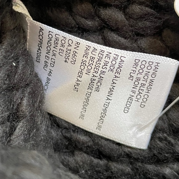 New Free People Cozy Up Color Block Pom Beanie - Picture 4 of 5